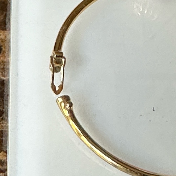 Kate Spade Gold Tone Knot Bracelet With Magnetic Hook Closure Elegant Classy - Picture 7 of 7